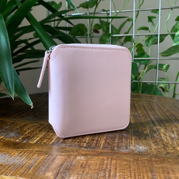 BAGGU Handbags - Baggu square zipper wallet